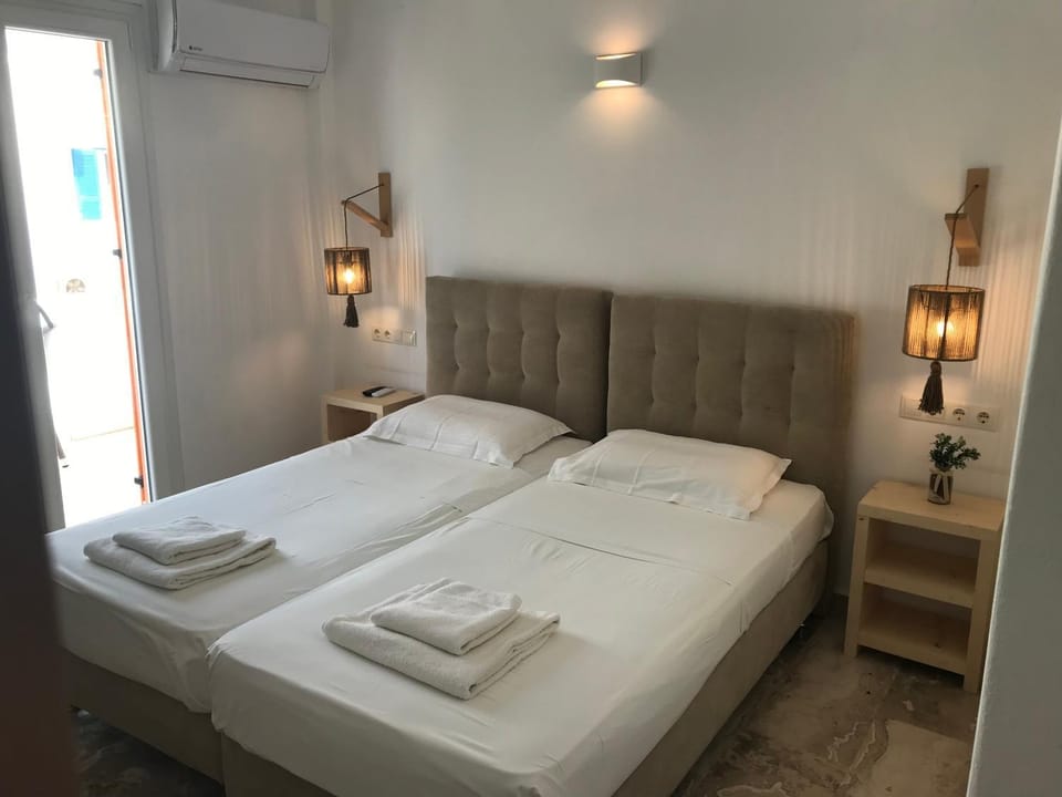Vassiliki Rooms Bed and Breakfast in Paros