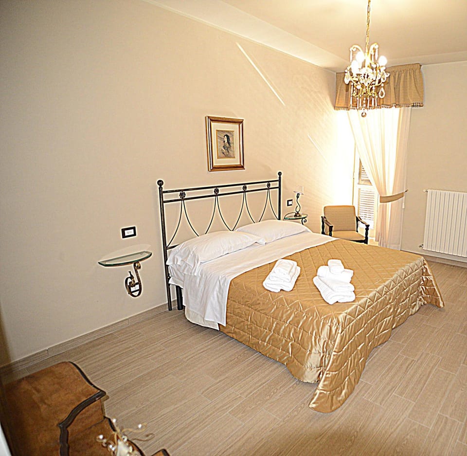 Bedroom, internet, towels