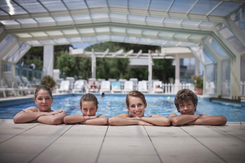 Day, Other, Swimming pool, group of guests