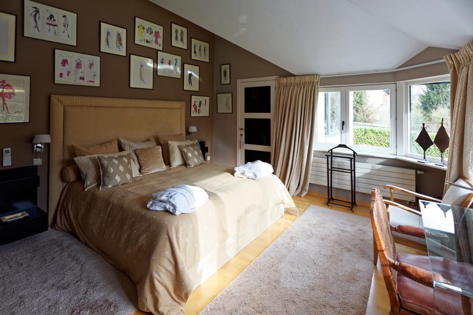 Bed, Photo of the whole room, Bedroom, Pool view