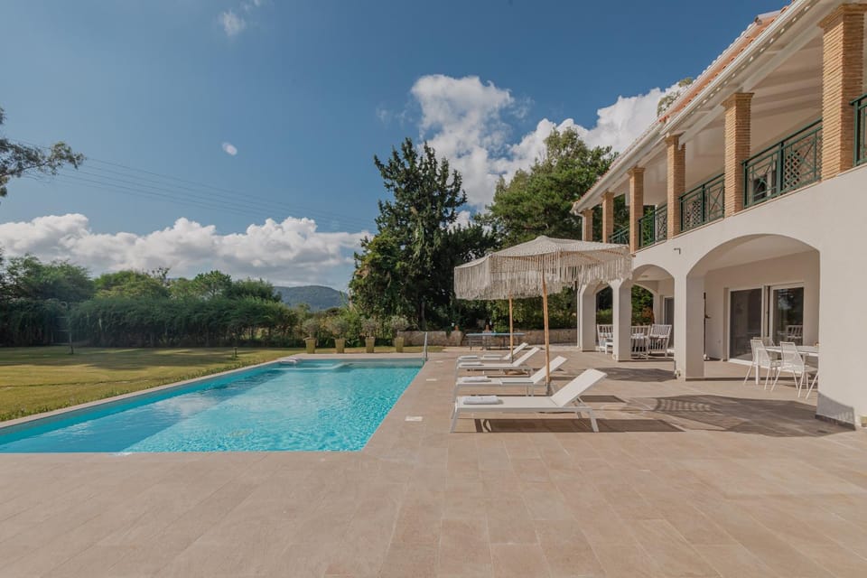 Property building, Patio, Day, Natural landscape, Pool view, Swimming pool, sunbed