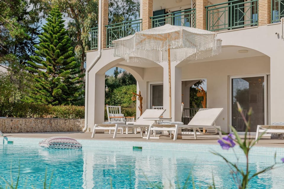 Property building, Patio, Spring, Day, Garden, Garden view, Pool view, Swimming pool, sunbed
