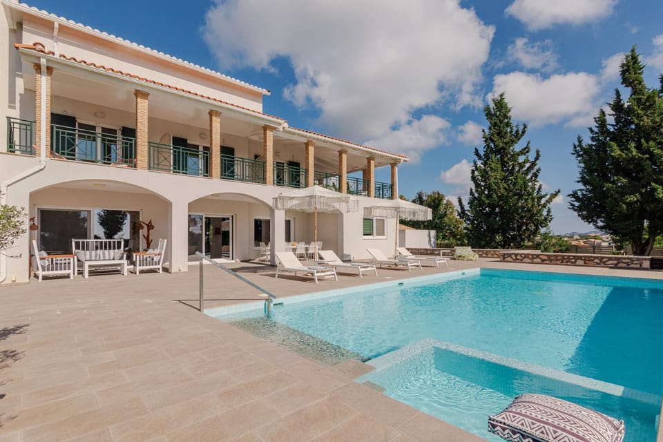 Property building, Patio, Day, View (from property/room), Balcony/Terrace, Pool view, Swimming pool, sunbed
