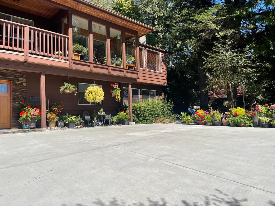 Property building, Facade/entrance, Parking