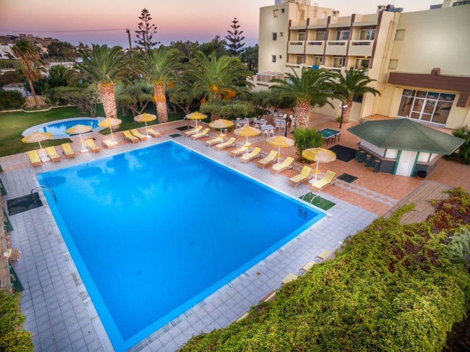 Area and facilities, Swimming pool