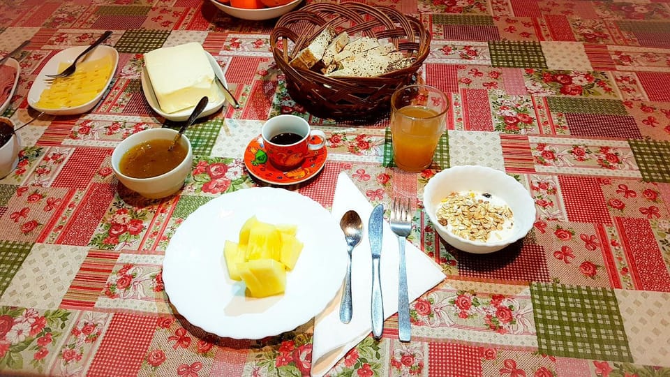 Day, On site, Breakfast, Continental breakfast