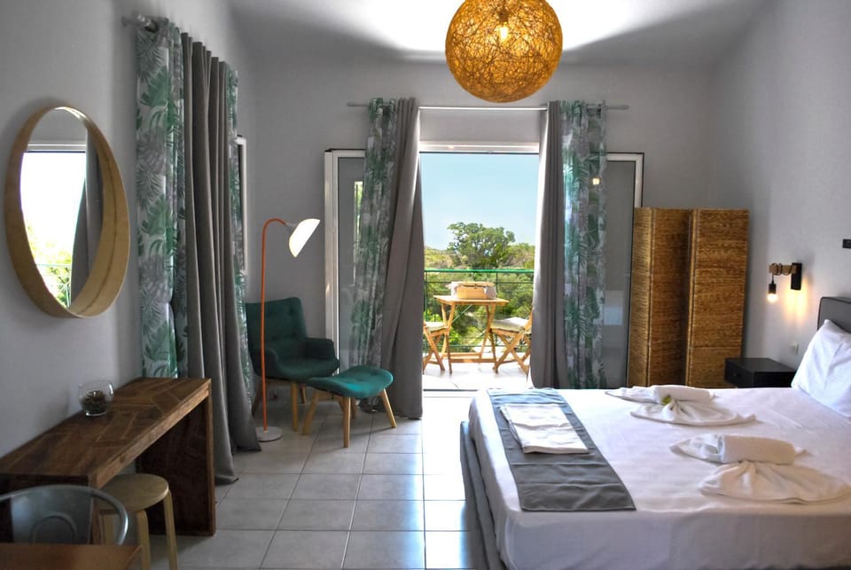 Balcony/Terrace, Photo of the whole room, Bedroom, River view, Sea view