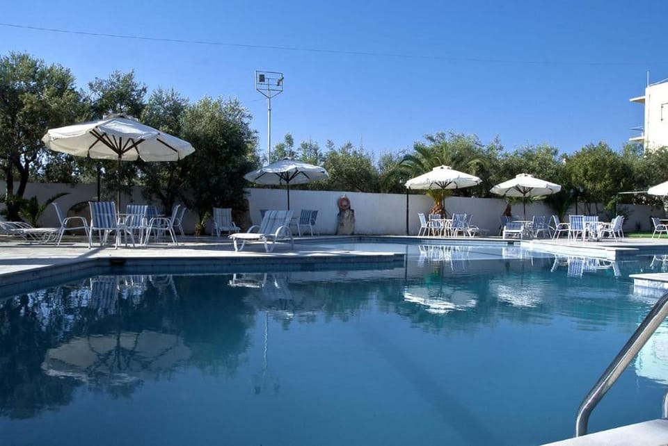 Day, Swimming pool