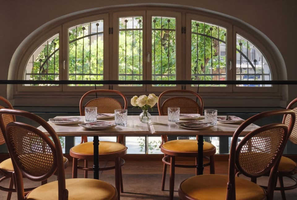 Restaurant/places to eat, Banquet/Function facilities, Breakfast