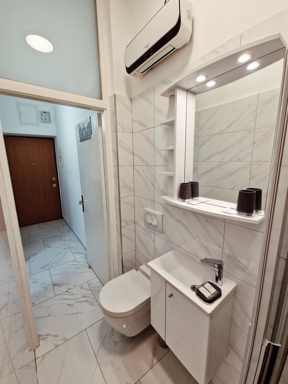 Toilet, Bathroom, heating, internet