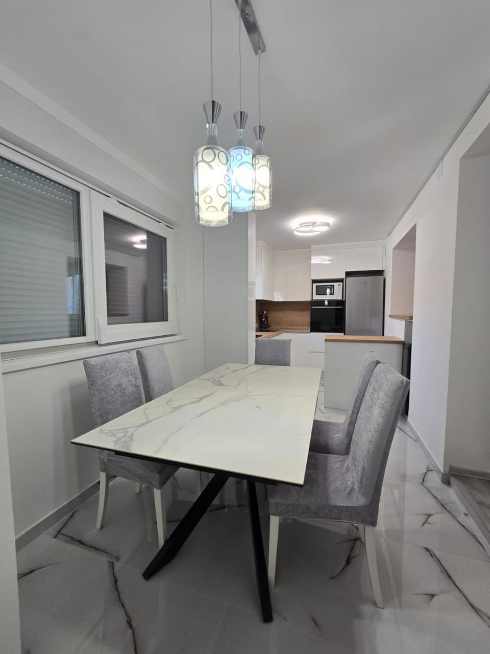 Kitchen or kitchenette, Dining area