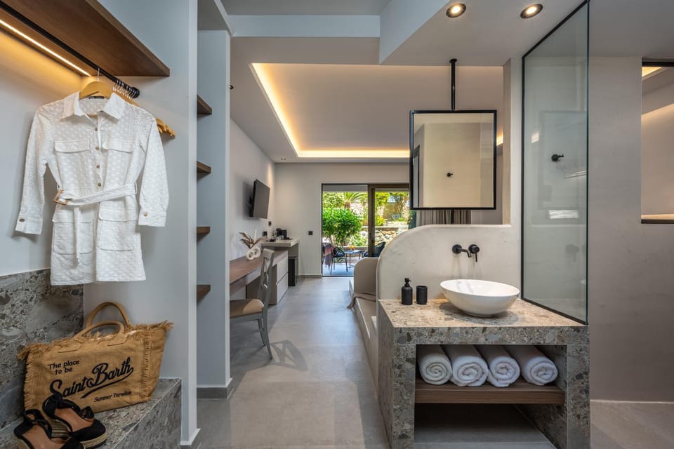 Bathroom, Photo of the whole room, wardrobe