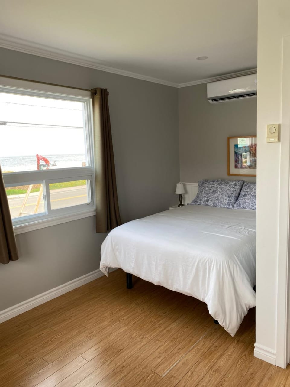 Bed, Bedroom, air conditioner