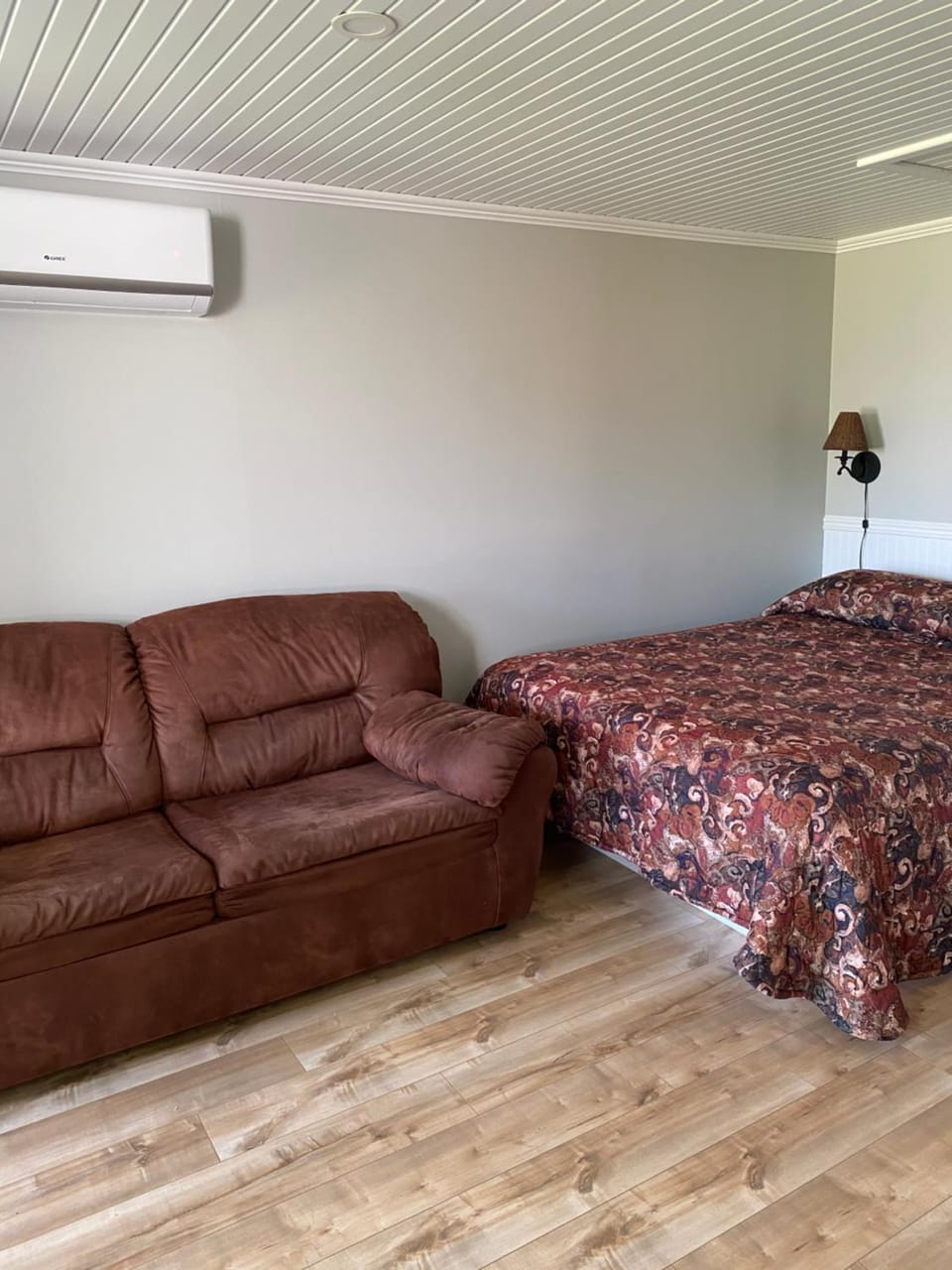 Bed, Photo of the whole room, Bedroom, air conditioner