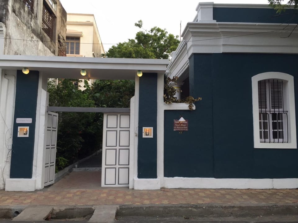 Facade/entrance