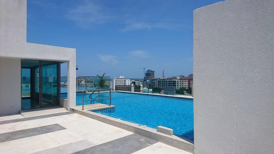 Day, Swimming pool