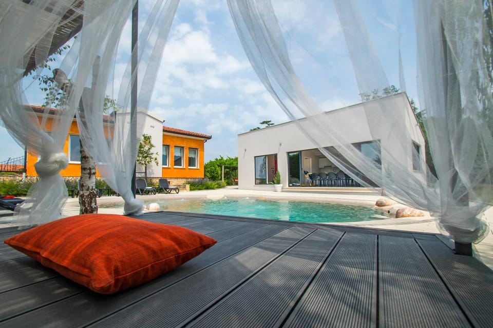 Property building, Swimming pool, Swimming pool