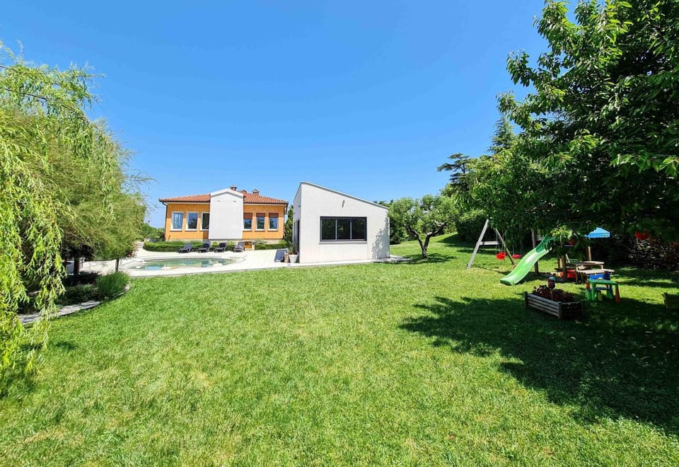 Property building, Garden
