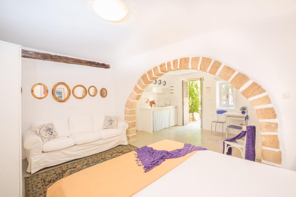 Photo of the whole room, Seating area, Bedroom, Communal kitchen, Garden view