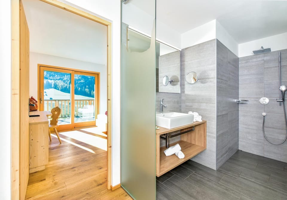 Bathroom, Photo of the whole room