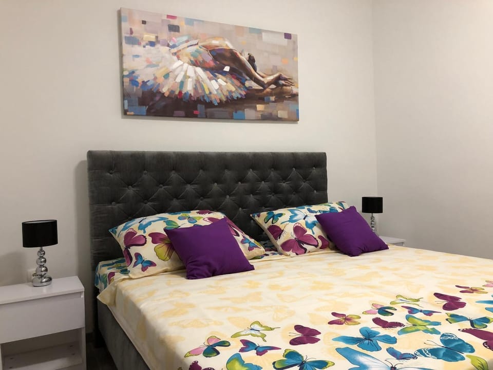 Bed, Bedroom