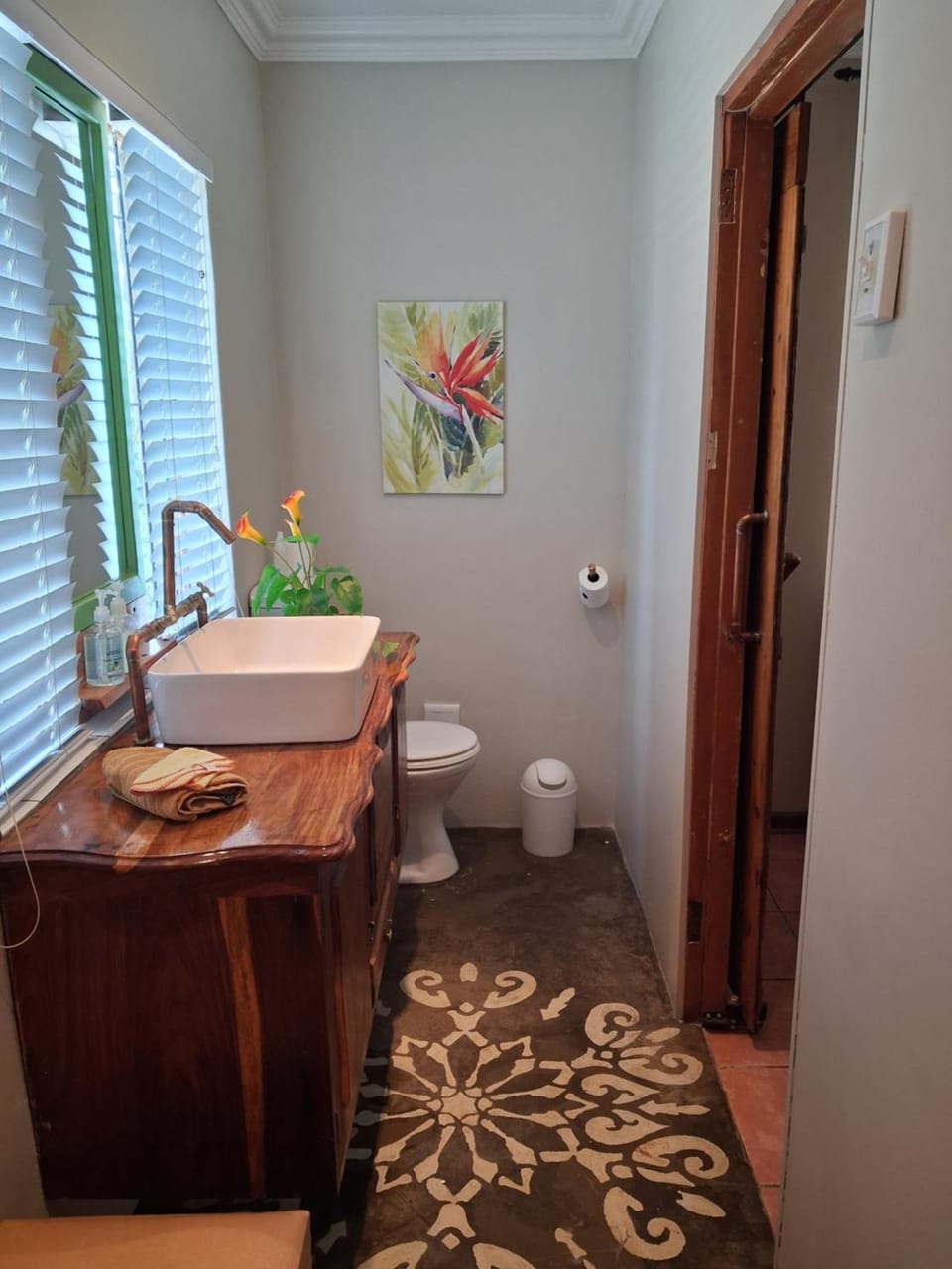 Toilet, Seating area