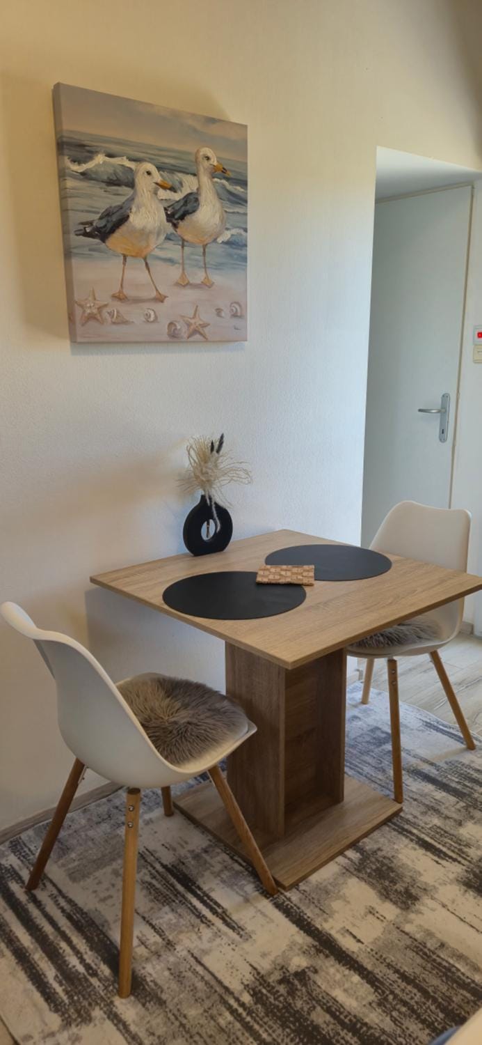 Seating area, Dining area