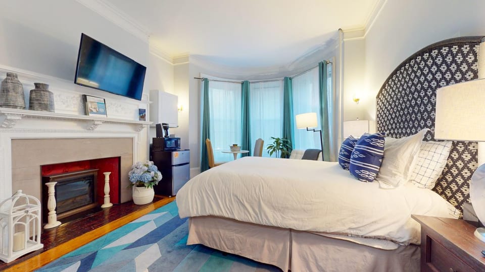 Pvt Room,Shared Bath, Fenway, Longwood Medical Apartment in Brookline