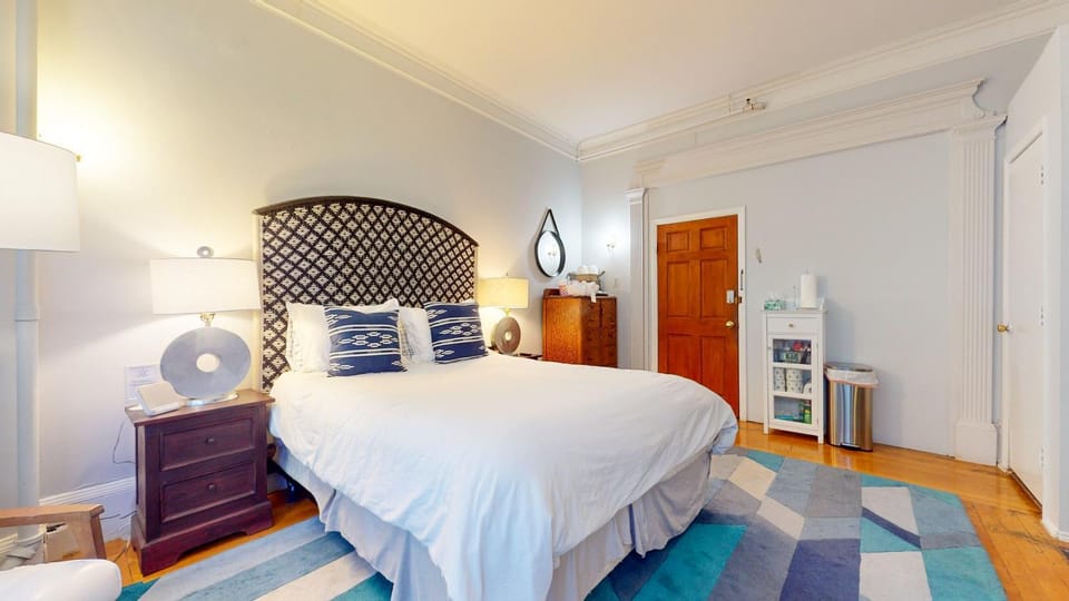 Pvt Room,Shared Bath, Fenway, Longwood Medical Apartment in Brookline