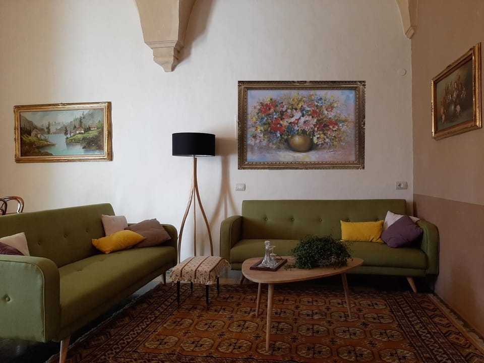 Communal lounge/ TV room, Day, Living room, Seating area