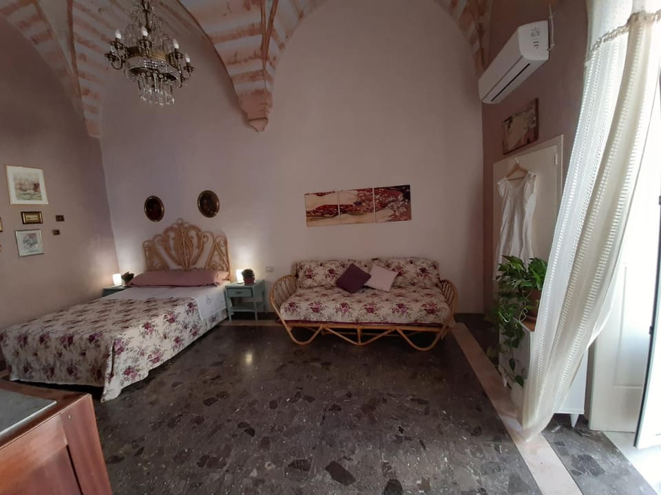 Night, View (from property/room), Bedroom, air conditioner