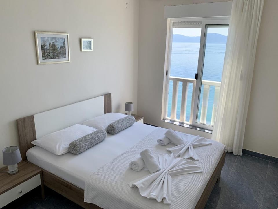 Photo of the whole room, Bedroom, Sea view