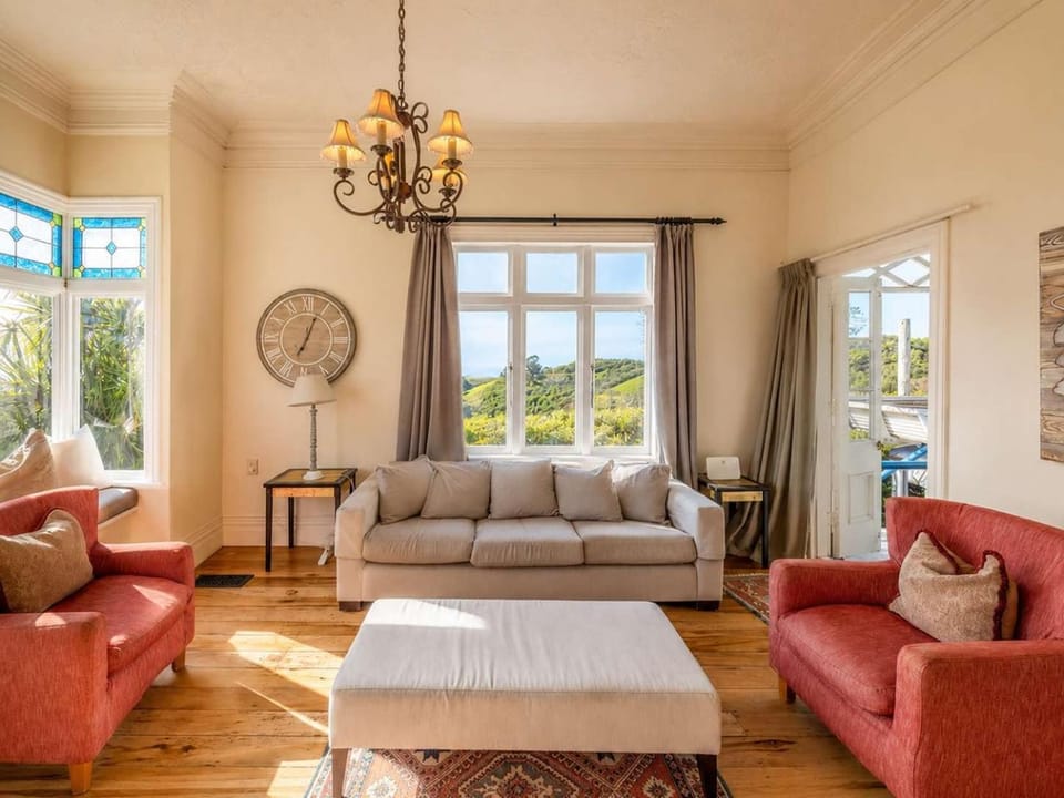 Crescent Villa - Stay Waiheke House in Auckland Region