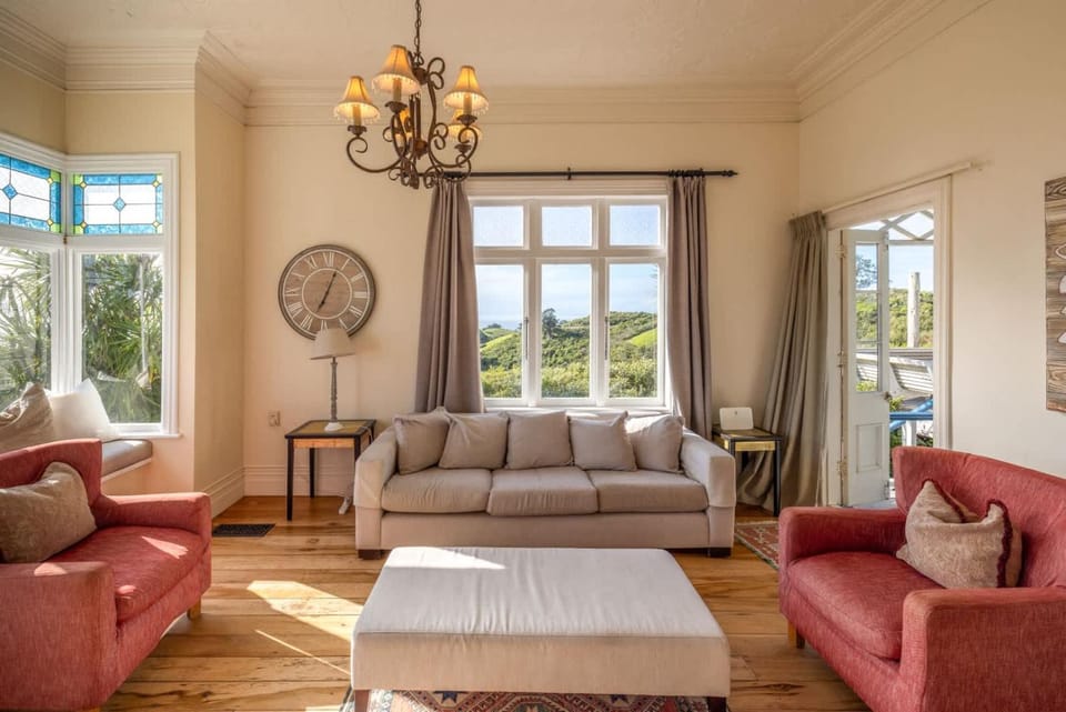 Crescent Villa - Stay Waiheke House in Auckland Region