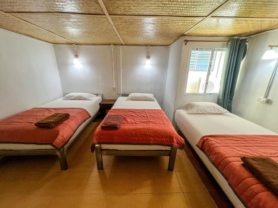 Lux Guesthouse Bed and Breakfast in Krabi Changwat