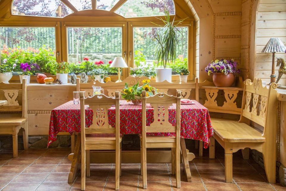 Restaurant/places to eat, Day, Natural landscape, Summer, Lounge or bar, Decorative detail, On site, City view, Street view, Facility for disabled guests