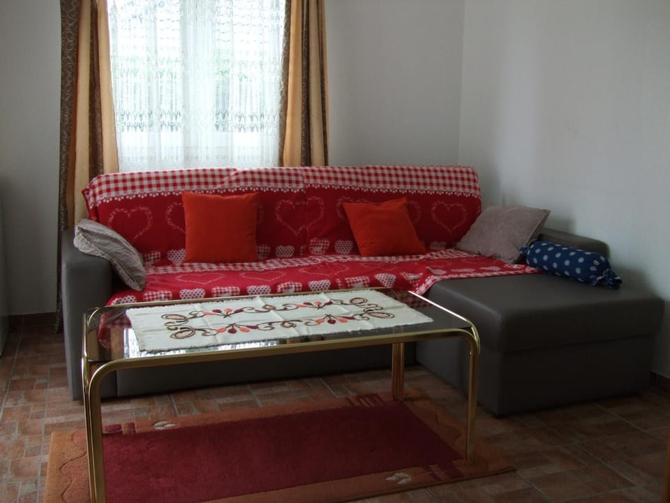 Living room, Photo of the whole room