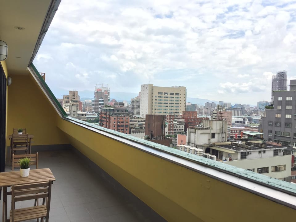 Balcony/Terrace, City view