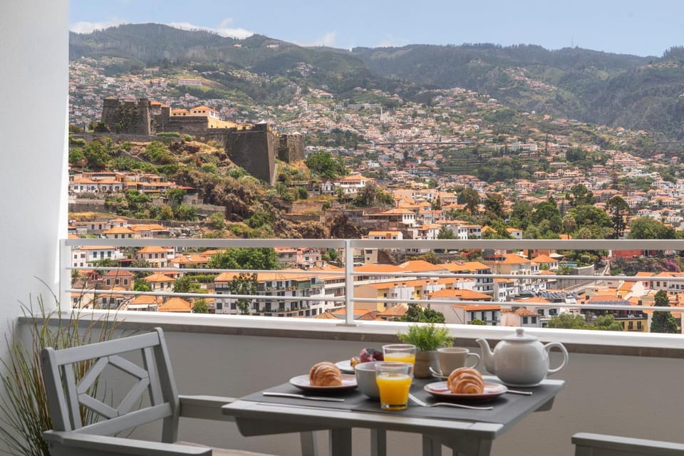 Balcony/Terrace, Mountain view