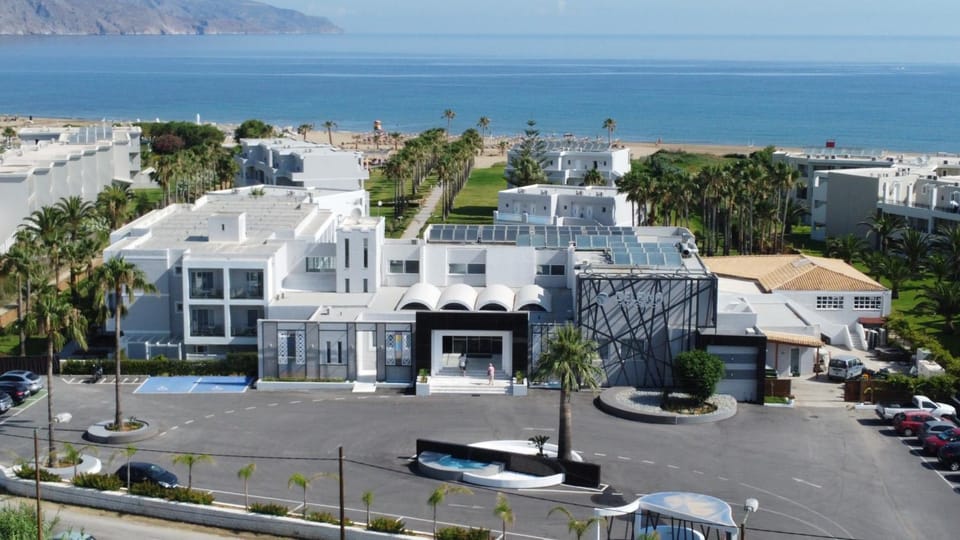 Property building, Bird's eye view, Sea view, Parking