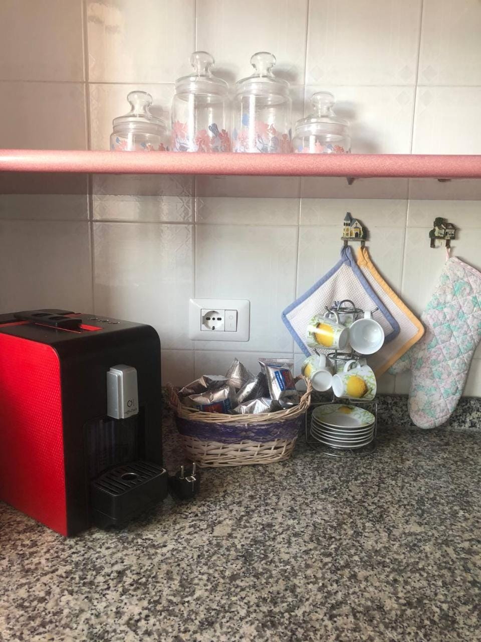 Coffee/tea facilities, Kitchen or kitchenette