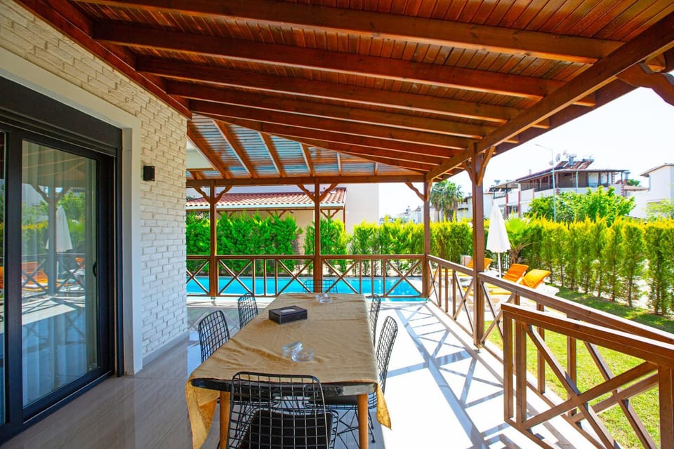 Patio, Day, View (from property/room), Balcony/Terrace, Dining area, Pool view, Swimming pool, sunbed
