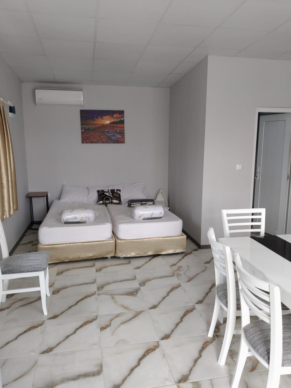 Bedroom, towels, air conditioner