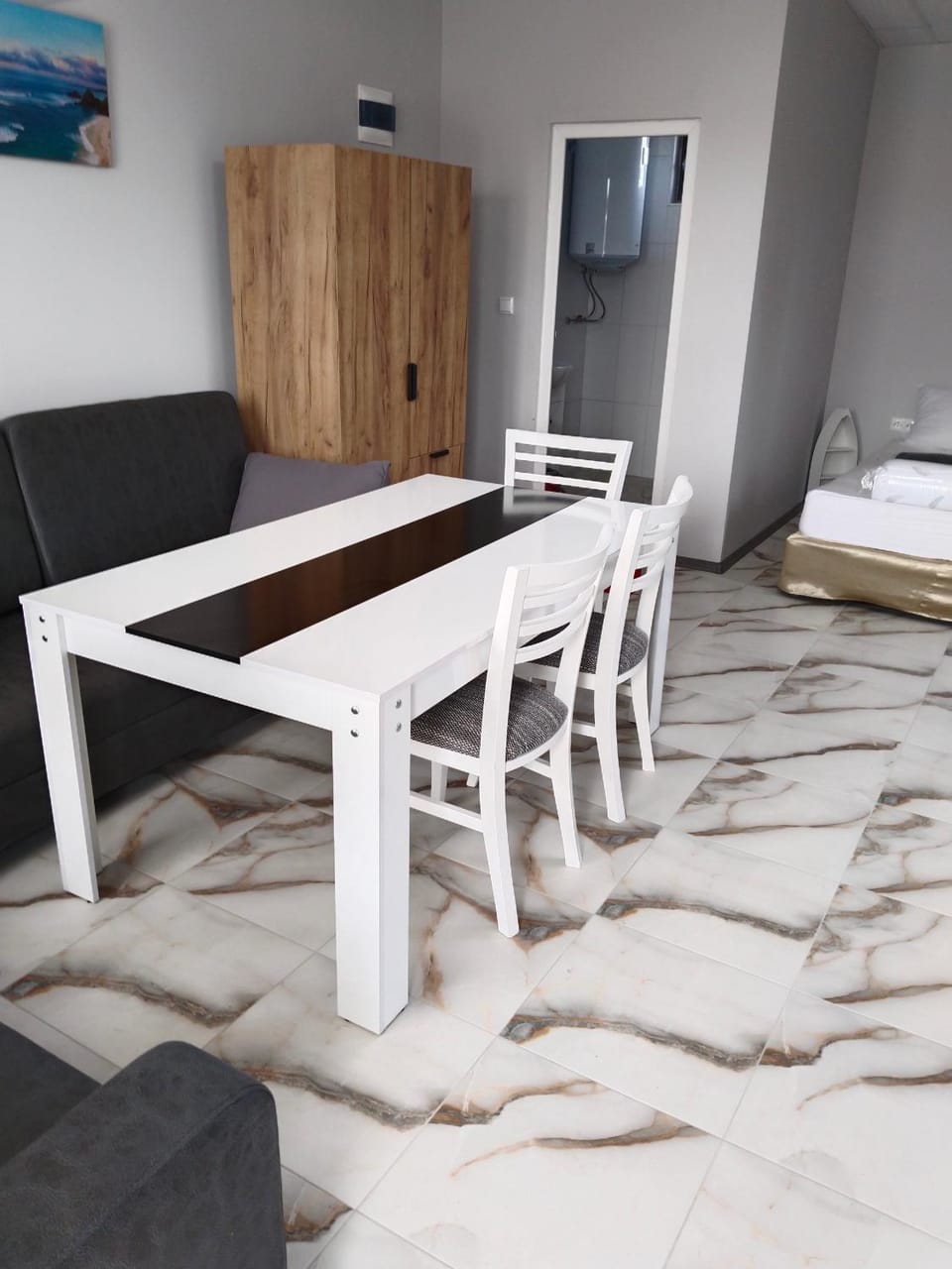 Bed, TV and multimedia, Kitchen or kitchenette, Living room, Seating area, Dining area
