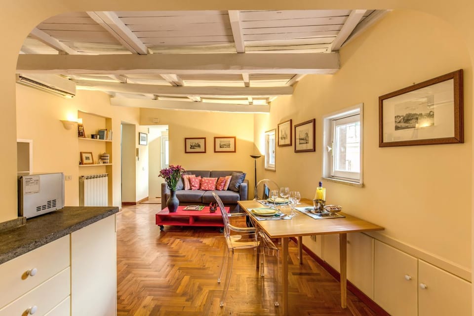 Trastevere Attic with Terrace Apartment in Rome