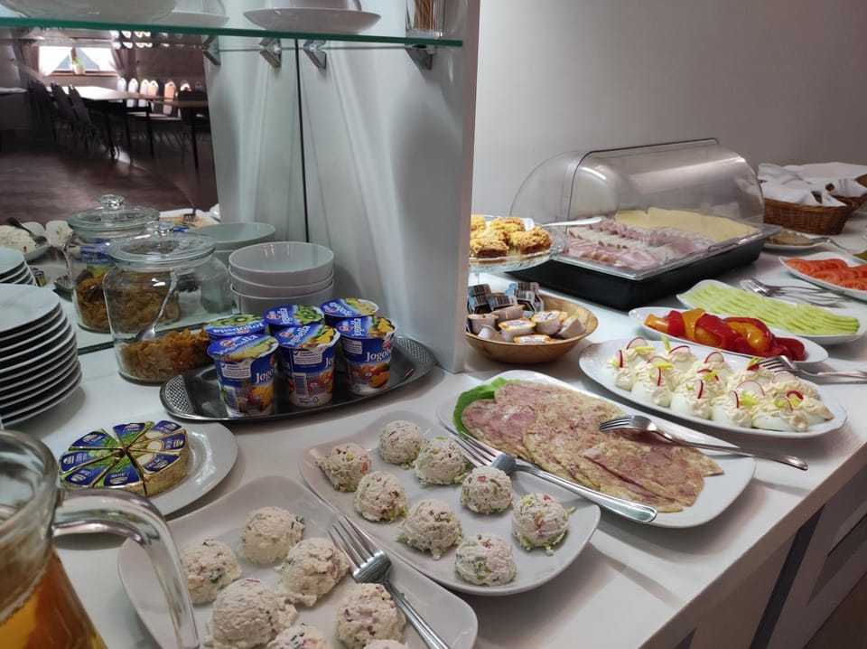Food and drinks, Food, Breakfast, Continental breakfast, Buffet breakfast