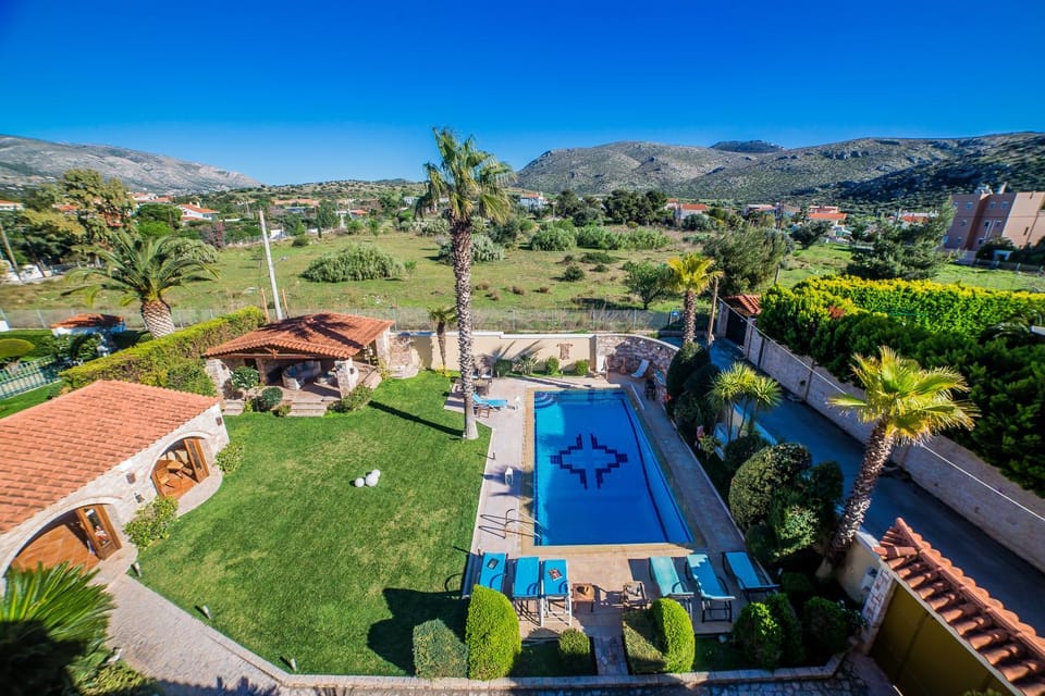 Bird's eye view, Pool view