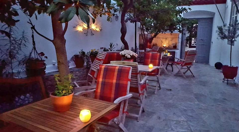 Manolia Bed and Breakfast in Islands