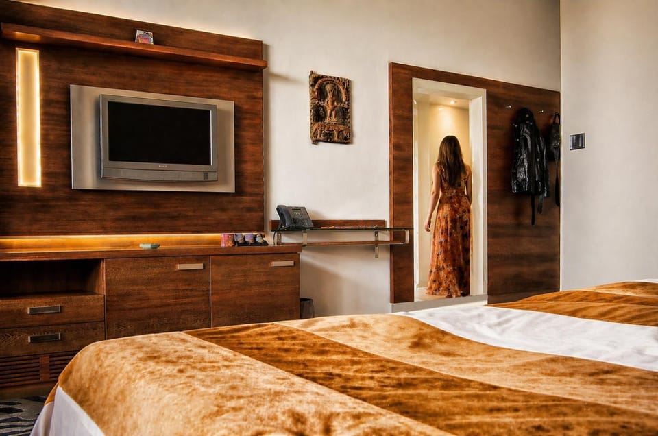 TV and multimedia, Photo of the whole room, wardrobe