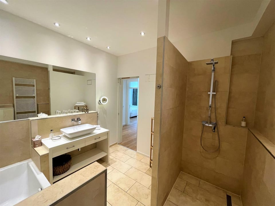 Shower, Bathroom, Bath, towels